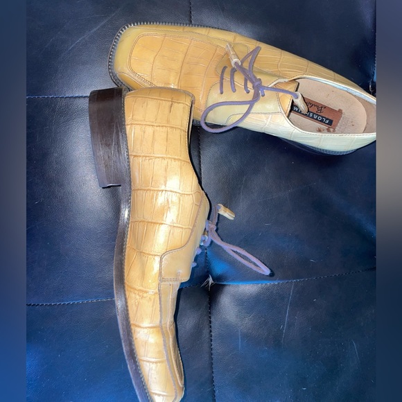 Men’s 9.5 Florsheim Barletta shoe. Yellow beige in color Caiman leather - Picture 11 of 11